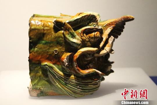 国宝“载乐骆驼俑”亮相西安“唐两京三彩精华展”
