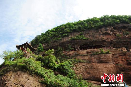 甘肃庄浪云崖寺人文与自然“珠联璧合”（图）