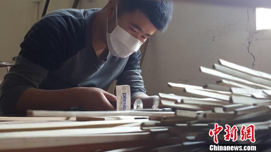 杭州祖孙俩的油纸伞情缘：传统手工艺有了国际化梦想