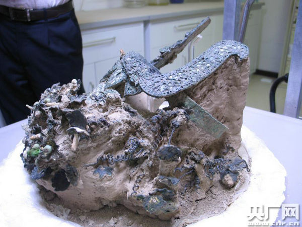 原文配图：隋炀帝萧后冠。