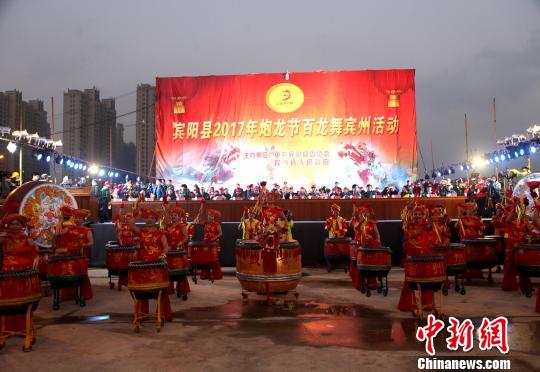 广西千年民俗“炮龙节”百龙腾跃同祈福