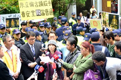 新北市百年土城因产权争议强拆护产者赴当局陈情