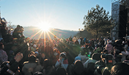 万人涌上台湾阿里山迎2014年第一道曙光（图）