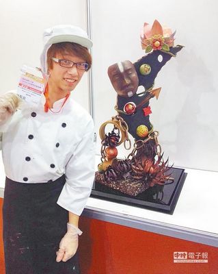 台高中生以巧克力塑“猎场”蛋糕大赛中夺冠（图）