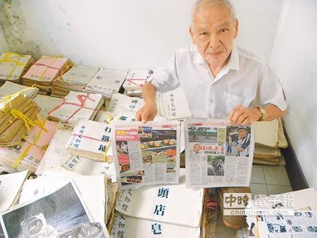 台湾男子专注剪报60年集结成册超500本（图）