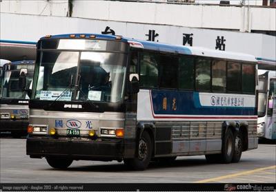 台湾末代灰狗巴士明年将被全部淘汰(图)_台湾