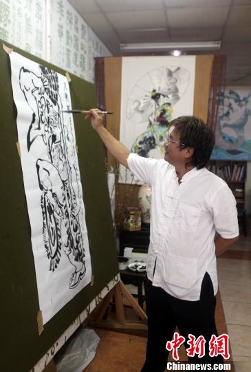 台湾“快手画家”游善富：“别人飚车，我飙画”！