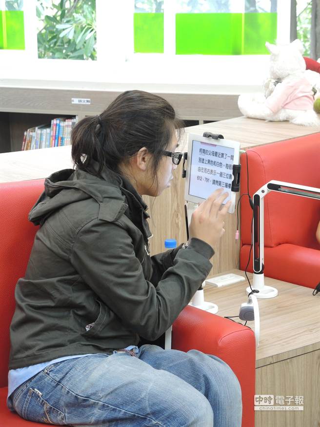 台湾首座视障生“数字图书馆”启用 开启阅读新体验