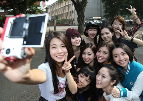 台湾辅仁大学推公益年历12名美少女照吸睛（图）