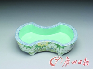 台北故宫举办“瓶盆风华——明清故宫花器特展”