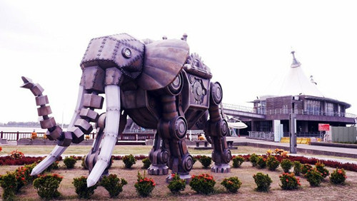 五月天乐团2014年演唱会的装置艺术“未来巨象”，兴达港情人码头独有。