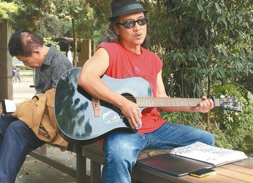 台湾61岁公园歌手嗓音似汪峰想参加《好声音》