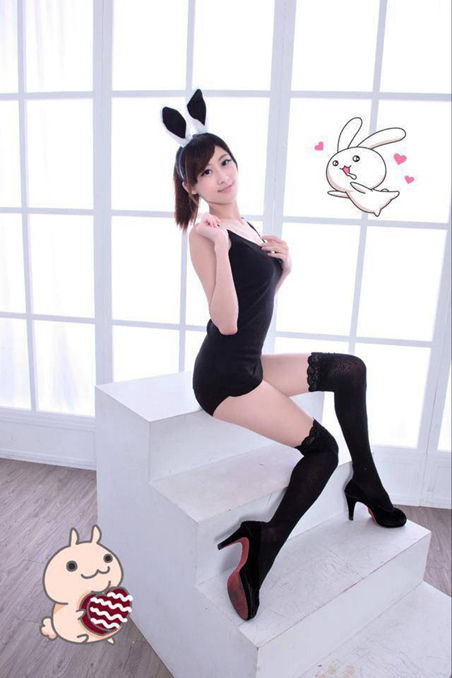 "台湾第一美腿"变身兔女郎.