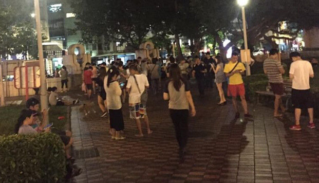 台湾民众开启疯狂游戏模式 凌晨两点聚集玩捉宝